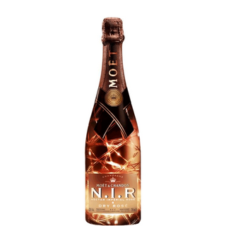 MOËT & CHANDON N.I.R. met licht