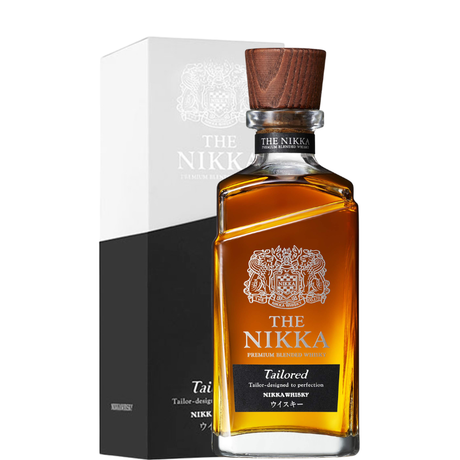 Fles van The Nikka Tailored met etui
